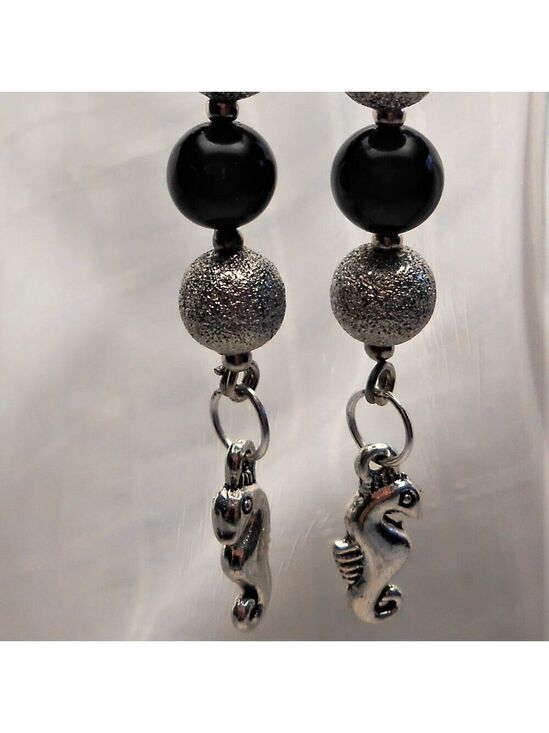 Valiumium Jewelry - No 490 Handmade earrings with Tibetan silver seahorses charms